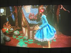 -Nathalie Djurberg与Hans Berg“牛皮纸包裹的月亮”-Prada荣宅当季展览