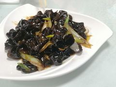 葱烧木耳-镜泊湖聚仙楼鱼馆