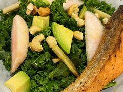 煎三文鱼桃子牛油果色拉-Wagas沃歌斯(太古汇店)
