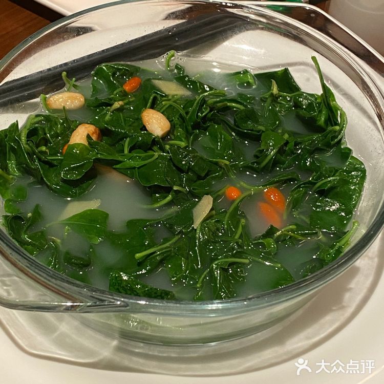 味道中规中矩，单点一个炒花蟹，两支酒，价格清新脱俗