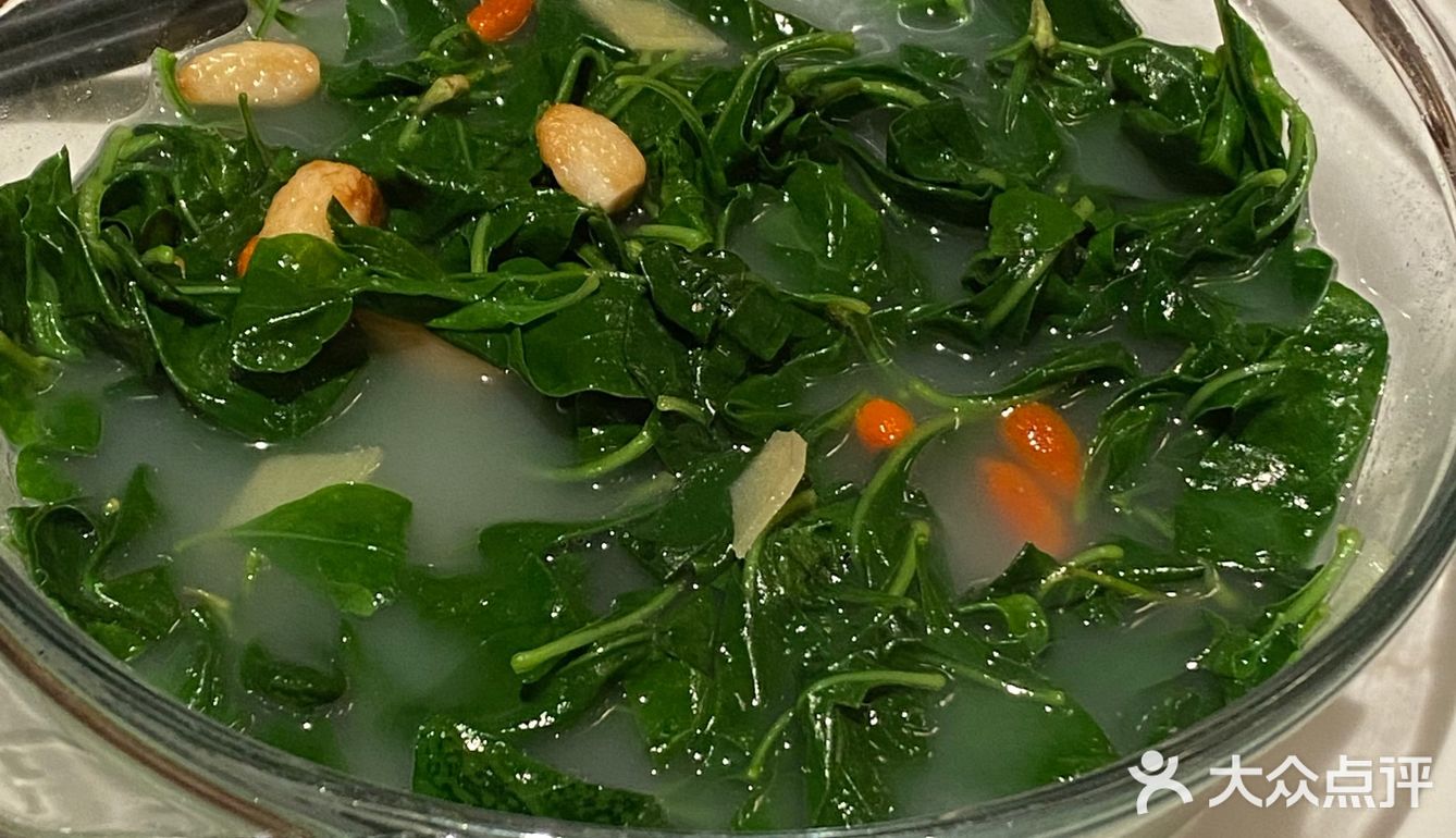 味道中规中矩，单点一个炒花蟹，两支酒，价格清新脱俗