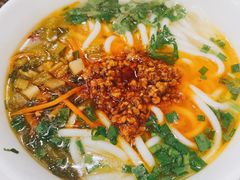 过桥米线-蝴蝶泉宾馆-中餐厅