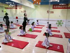 -炫艺舞蹈培训中心(枫尚奥特莱斯店)