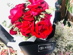 -何兮花店·气球派对鲜花店(马桥银春路万科城店)
