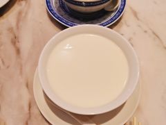 -香港百合居(LCM置汇旭辉广场店)