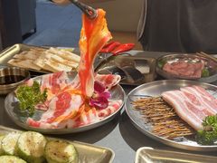 -围炉肉舍•炭烤活鳗•丹东海鲜烤肉(步行街店)