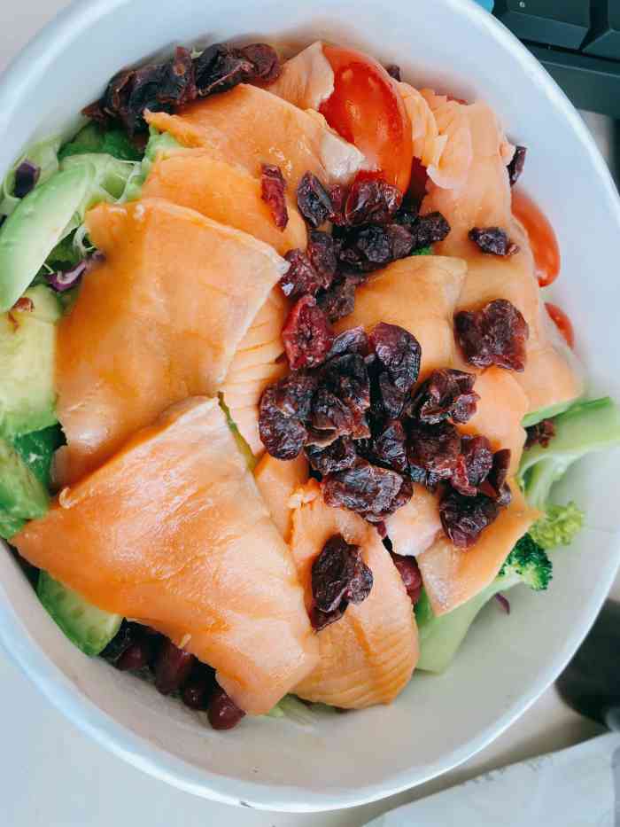 沙野轻食(南京路店)-"同事推荐的沙拉,用优惠券还可以,否则价位.