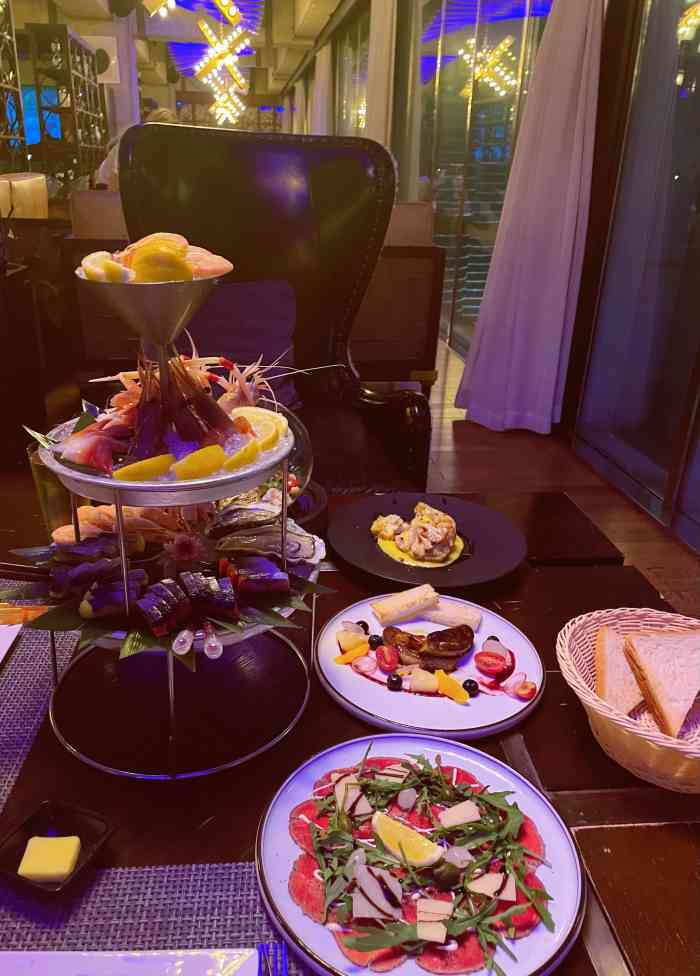 venu 海景酒廊-"夜晚的奥帆中心,灯光璀璨,海风习习,温度.