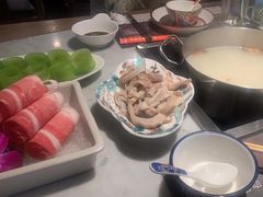 -尚尚仙·酸汤猪手·猪肚鸡火锅(华联万柳购物中心店)