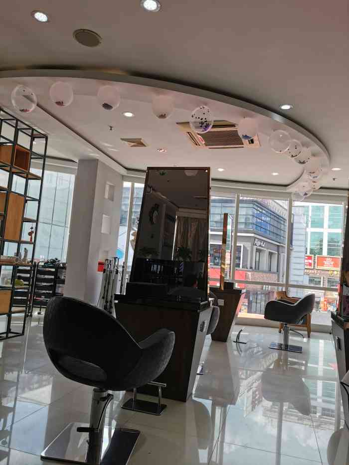 一木时尚造型(太阳城店)-"离家很近比较方便,环境服务都很好.剪了一.