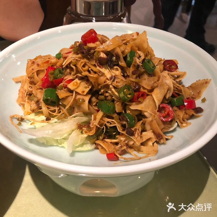 味道酸辣可口，干锅肠，味道也很棒