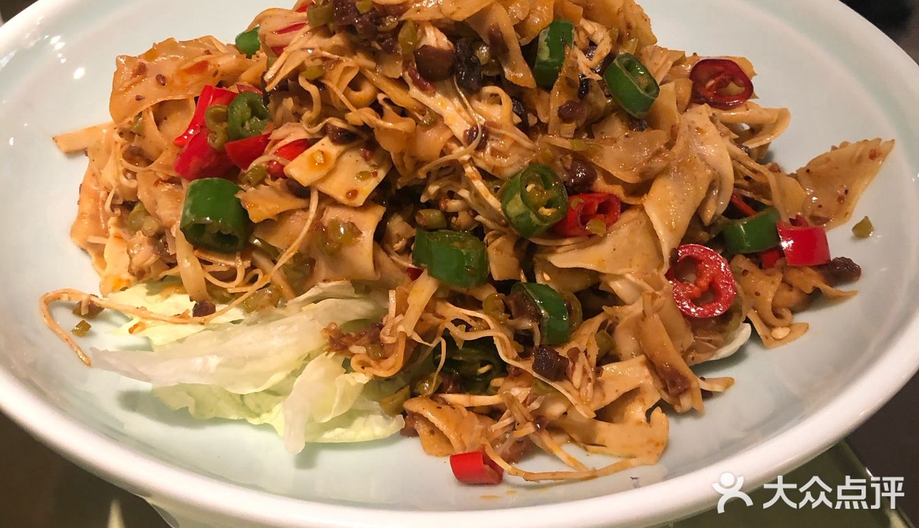 味道酸辣可口，干锅肠，味道也很棒