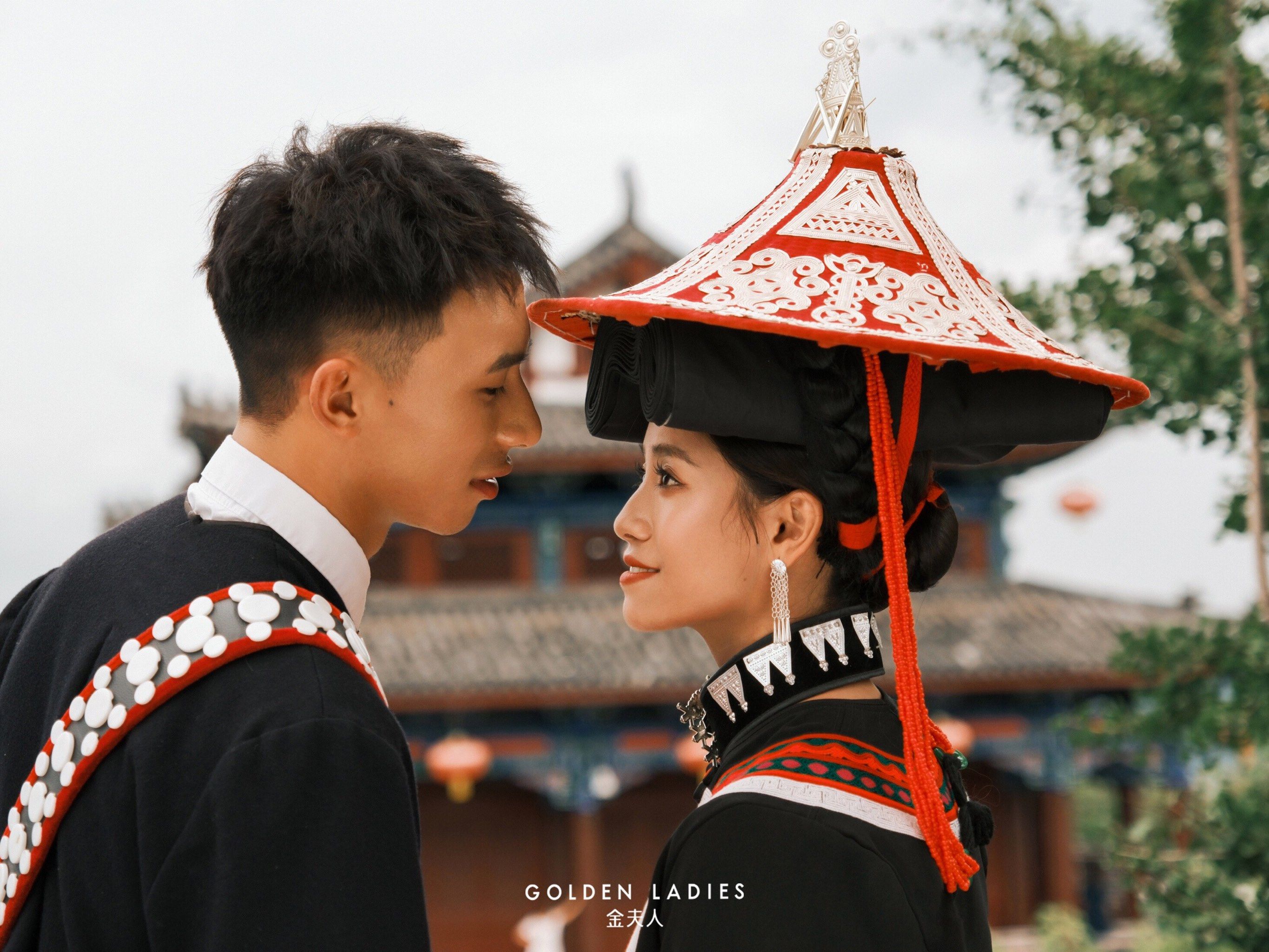 "彝"往深情/独属于少数名族的浪漫
情暖彝族风婚纱照
你说这是一