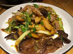 杏鲍菇竹耳爽肉片-十三式重庆江湖菜(金茂览秀城店)