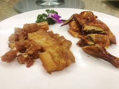 吊烧鸭配虾酱骨-汕头君华海逸酒店·鸿桃轩中餐厅