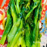 电饼铛预热后放入一小堆，用汤勺拍成饼，微焦以后翻面