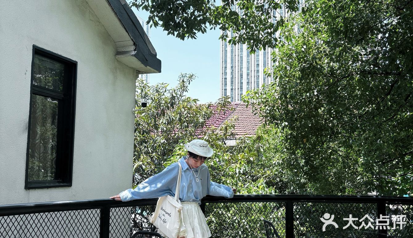 这样chill的小院子 居然藏在居民区咖啡店