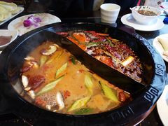 经典鸳鸯锅底-成都龍井門火锅(王家湾店)