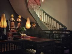 -Noir. Dining in the Dark