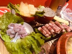 -虾弄弄海派小龙虾·牛羊蝎子火锅