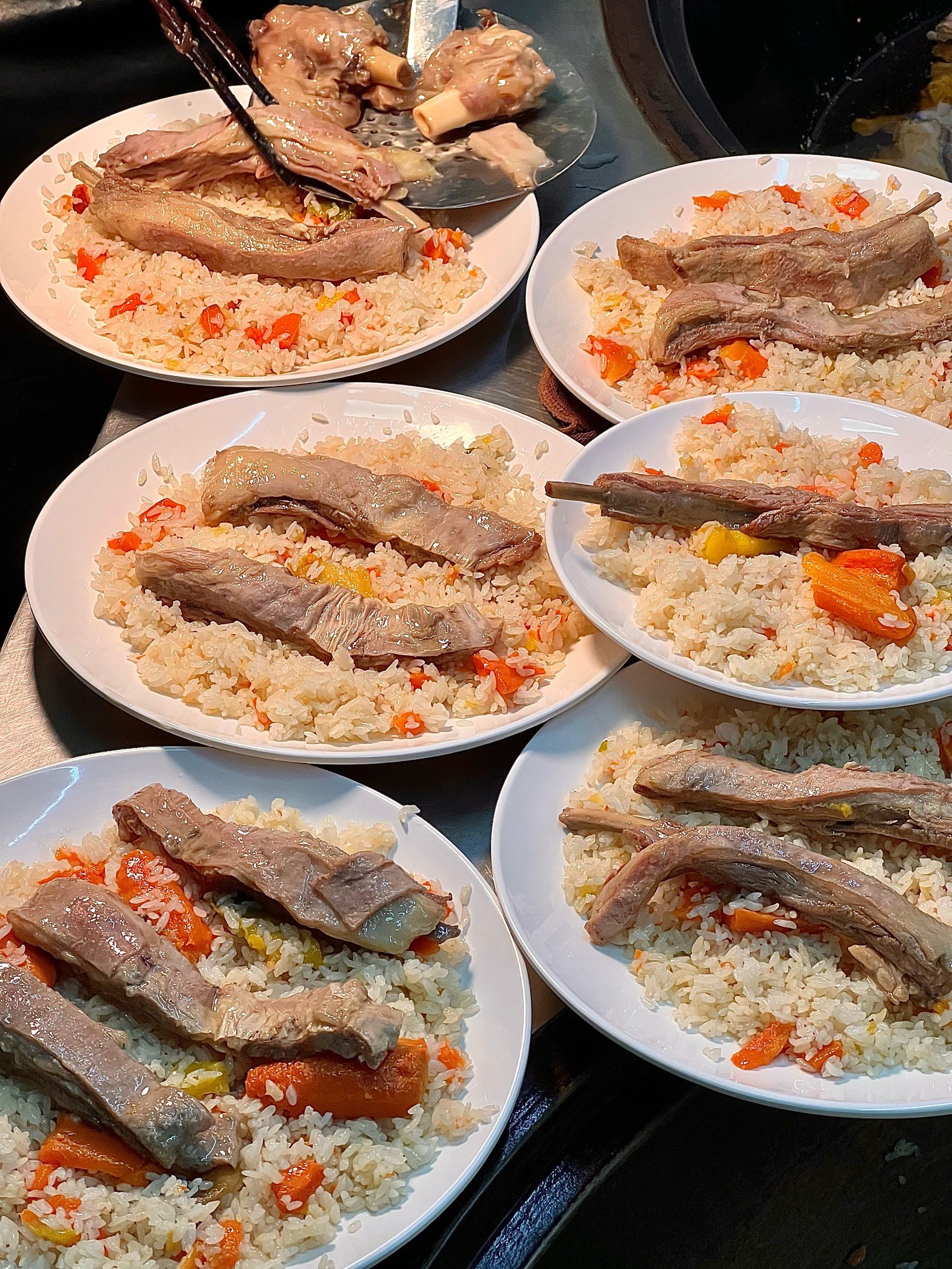 卧!淄博吃到的羊肉抓饭 好🈶️饭张力 人好多!