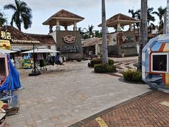 -亚龙湾亚泰商业街