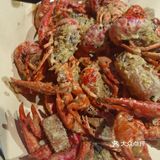 冰镇龙虾是一道令人难以忘怀的美食。首先,从口感上来说