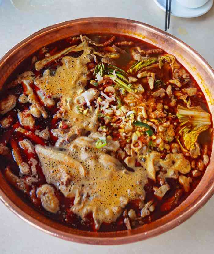 保山金鸡铜瓢牛肉(万花路店)-"来到大理,朋友带我们去吃一家非常好吃