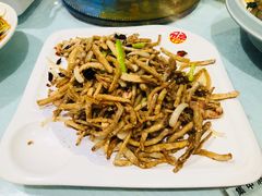 干煸茶树菇-添福来墨鱼饺子 · 海鲜东北菜(泡崖店)
