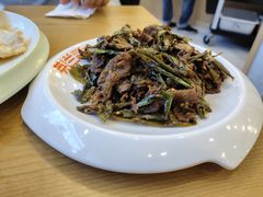 干辣椒炒牛肉-英兰朝族饭店·英兰锅包肉(佳园路店)