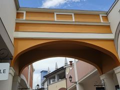 -佛罗伦萨小镇广佛名品奥特莱斯(疏港路店)