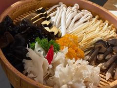 -尚尚仙·酸汤猪手·猪肚鸡火锅(华联万柳购物中心店)