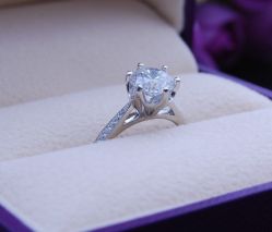 -威德钻石-克拉钻大本营(南京东路店)