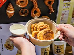 -天井·丑面包搭咖啡