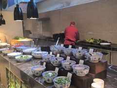 -广州万富希尔顿酒店·感趣自助餐厅·金秋蟹宴生蚝海鲜刺身