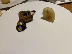 香煎牛排配库尔勒香梨-鲤院·新中式美学·庭院餐厅(夫子庙店)