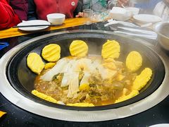 -东北烧烤铁锅炖水库鱼