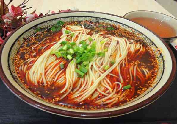 功夫面-"就在家旁边,味道黑不错,有免费的豆浆喝,."-大众点评移动版