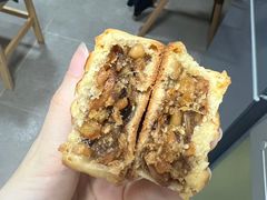 精品五仁月饼-鲍师傅糕点(江苏路店)
