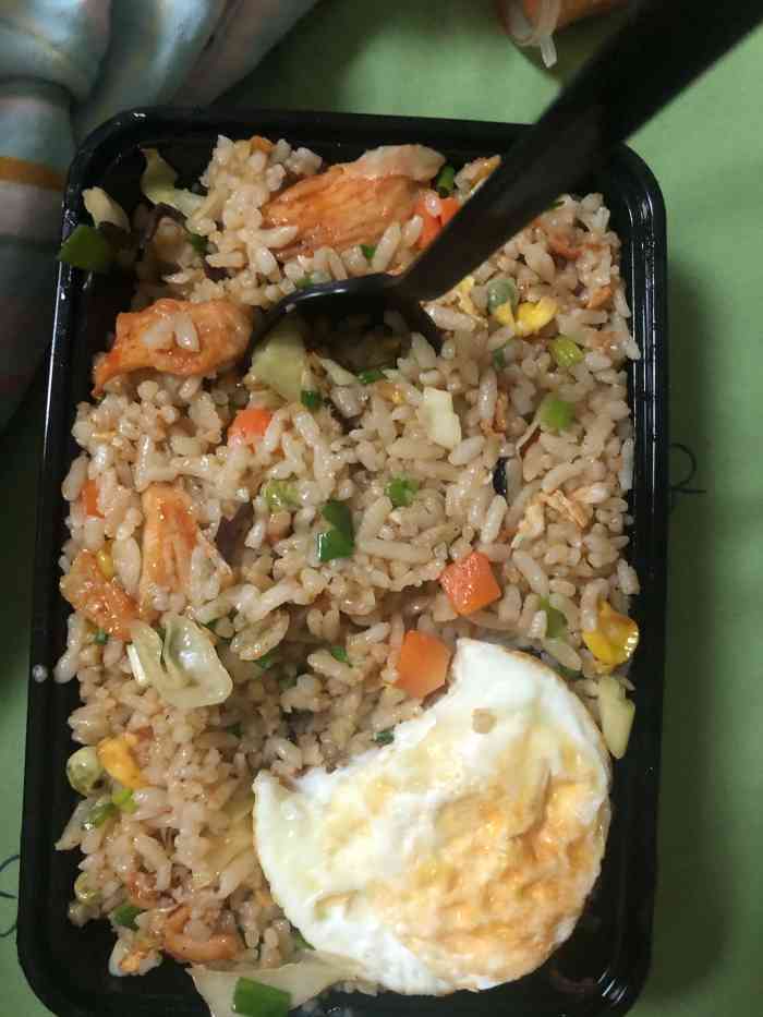 打分 家附近的一家外卖炒饭 味道一般般