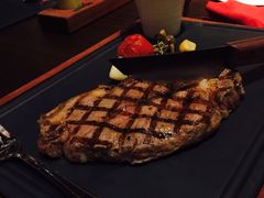 -恰餐厅及酒吧 CHAR Bar & Grill (北京丽都皇冠假日店)