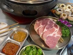 -围炉肉舍•炭烤活鳗•丹东海鲜烤肉(步行街店)