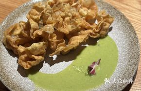 Flower-shaped Fried Wonton
