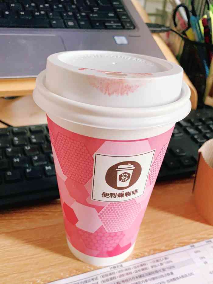 咖啡来提提神中午可以选择泡面肠类面包等还有很多休闲食品可以选择还