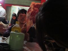 老马烧烤家的小伙计！-老钟家烤羊排·敦伊阁清真餐厅胡羊焖饼