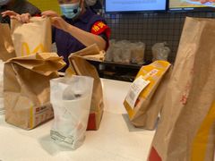 -麦当劳(深圳北站B2检票口楼上)