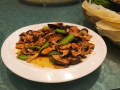 -老码头黑皮肘子锅包肉(赣水路店)
