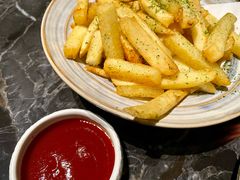 木姜子薯条-LESCEDARS Brasserie Bistro香柏树