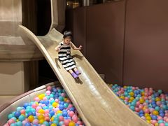 -水桶王国主题餐厅·聚会·生日派对·亲子活动·家庭套餐(亚龙湾希尔顿店)