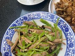 芹菜拌腐竹-都江堰石锅鱼